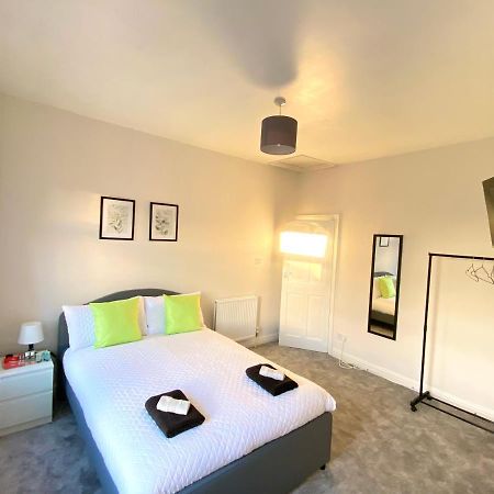 Kisobi Home Bedroom 1 كينغستون أبون هول المظهر الخارجي الصورة