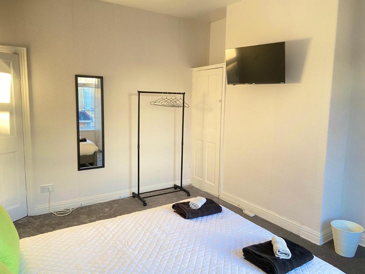 Kisobi Home Bedroom 1 كينغستون أبون هول المظهر الخارجي الصورة