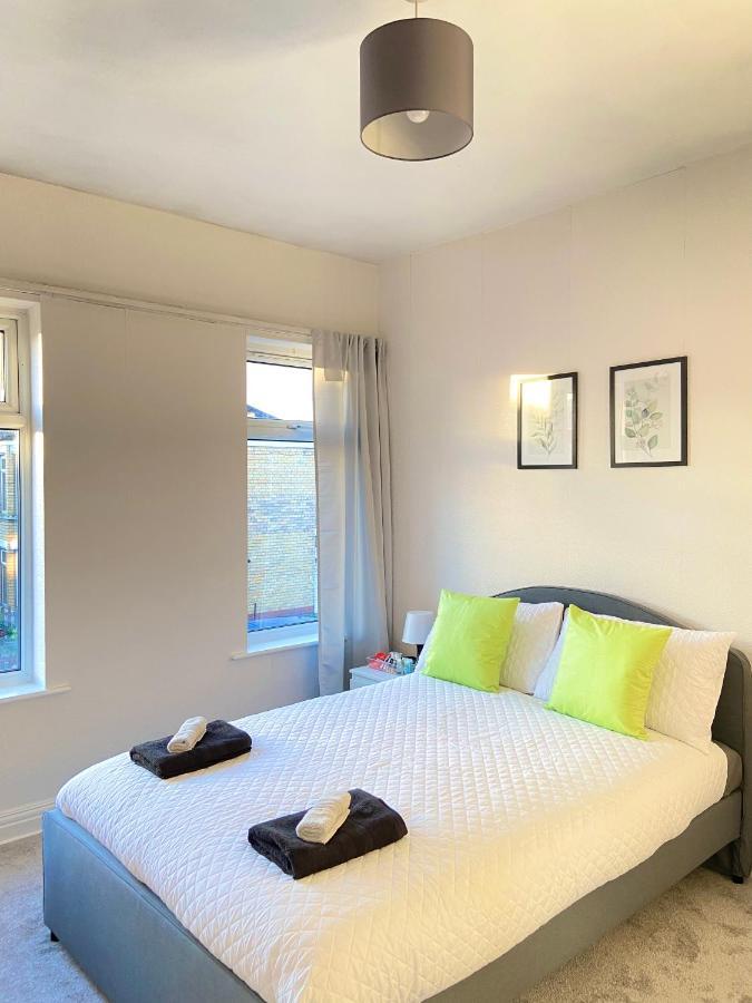Kisobi Home Bedroom 1 كينغستون أبون هول المظهر الخارجي الصورة