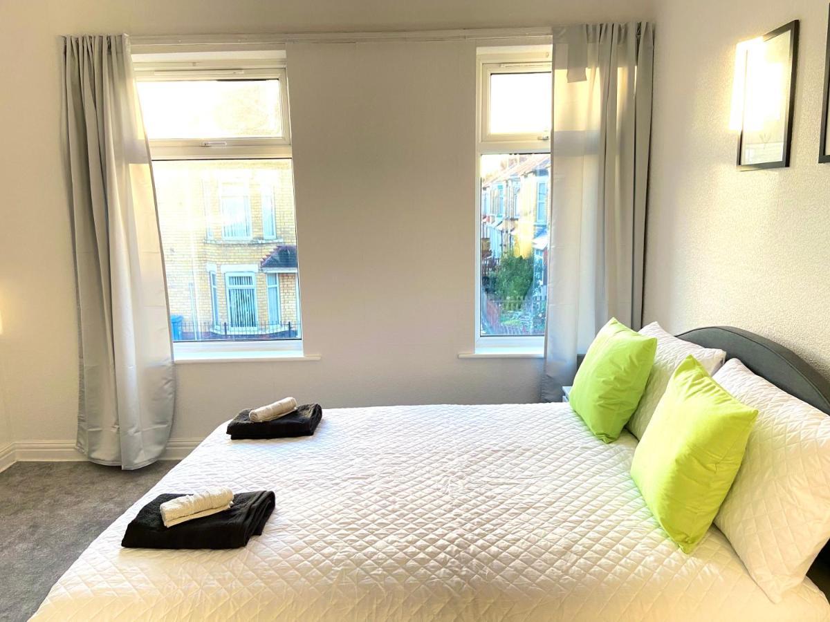 Kisobi Home Bedroom 1 كينغستون أبون هول المظهر الخارجي الصورة