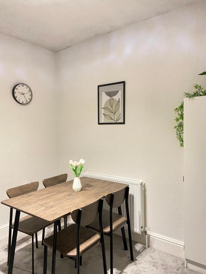 Kisobi Home Bedroom 1 كينغستون أبون هول المظهر الخارجي الصورة